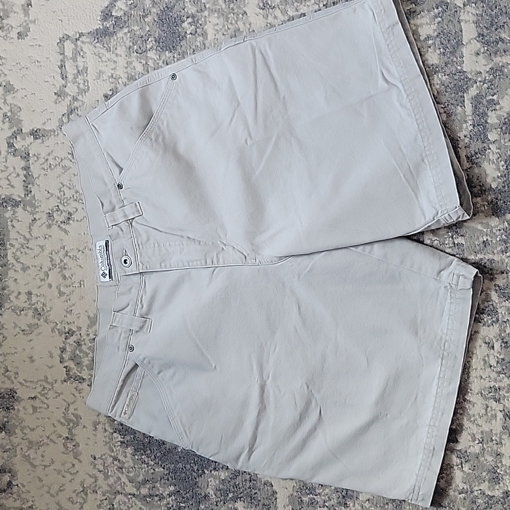 Columbia Men's Gray Shorts